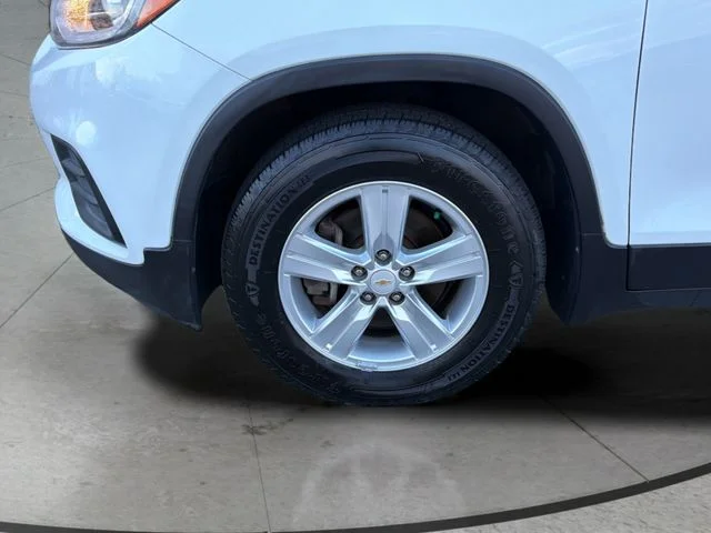 Used 2017 White Chevrolet LT image 29