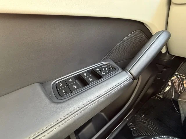 Used 2024  Porsche S image 11