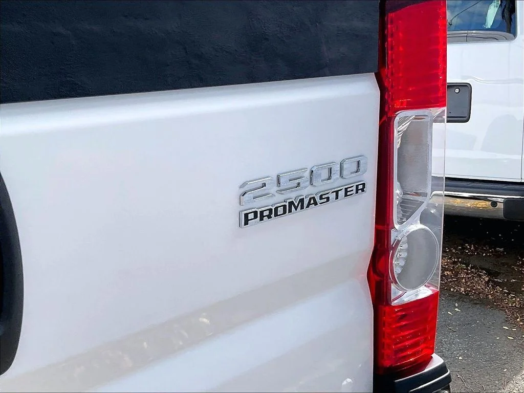 Used 2025 White Ram Base image 27