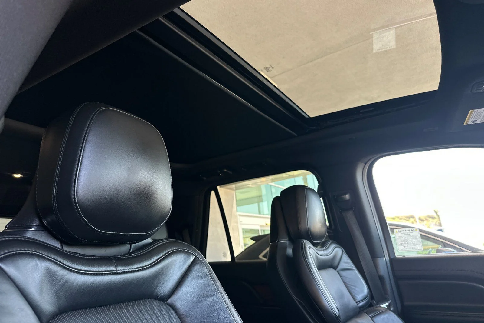 Used 2021 White Lincoln Reserve image 17