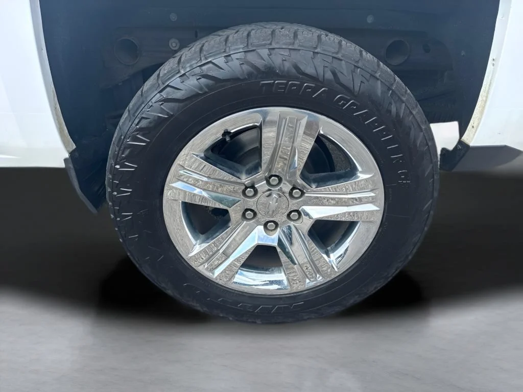 Used 2018 SUMMIT WHITE Chevrolet LTZ image 33