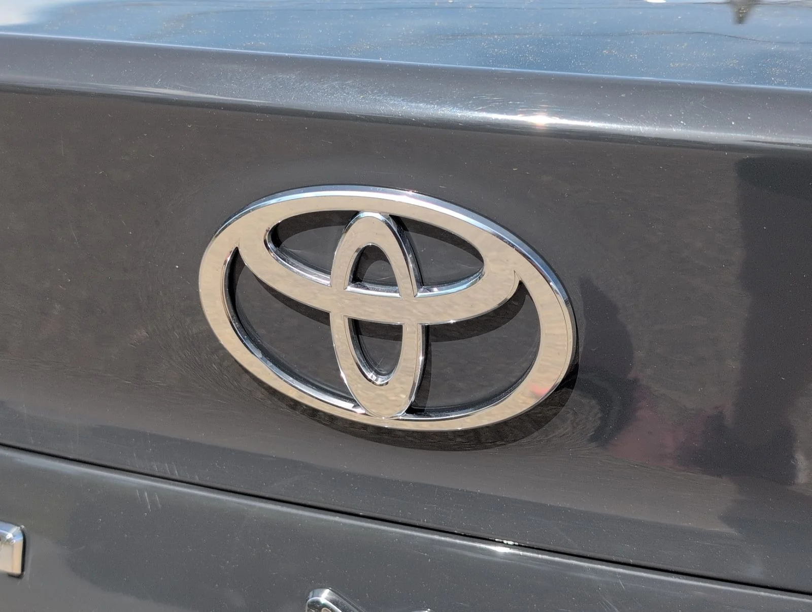Used 2025  Toyota LE image 10