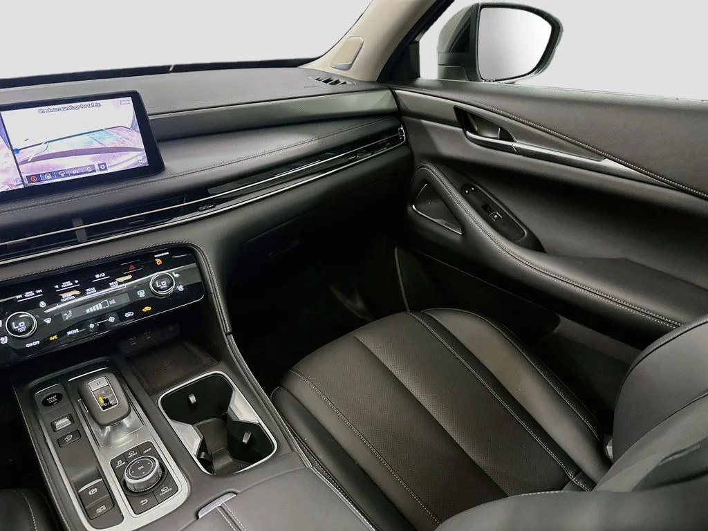 Certified Used 2026 White INFINITI LUXE image 24