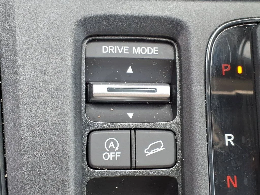 Used 2024 White Honda EX-L image 33