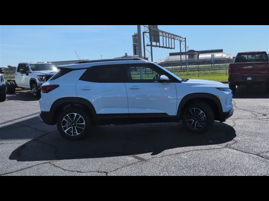New 2026 Summit White Chevrolet LT image 33