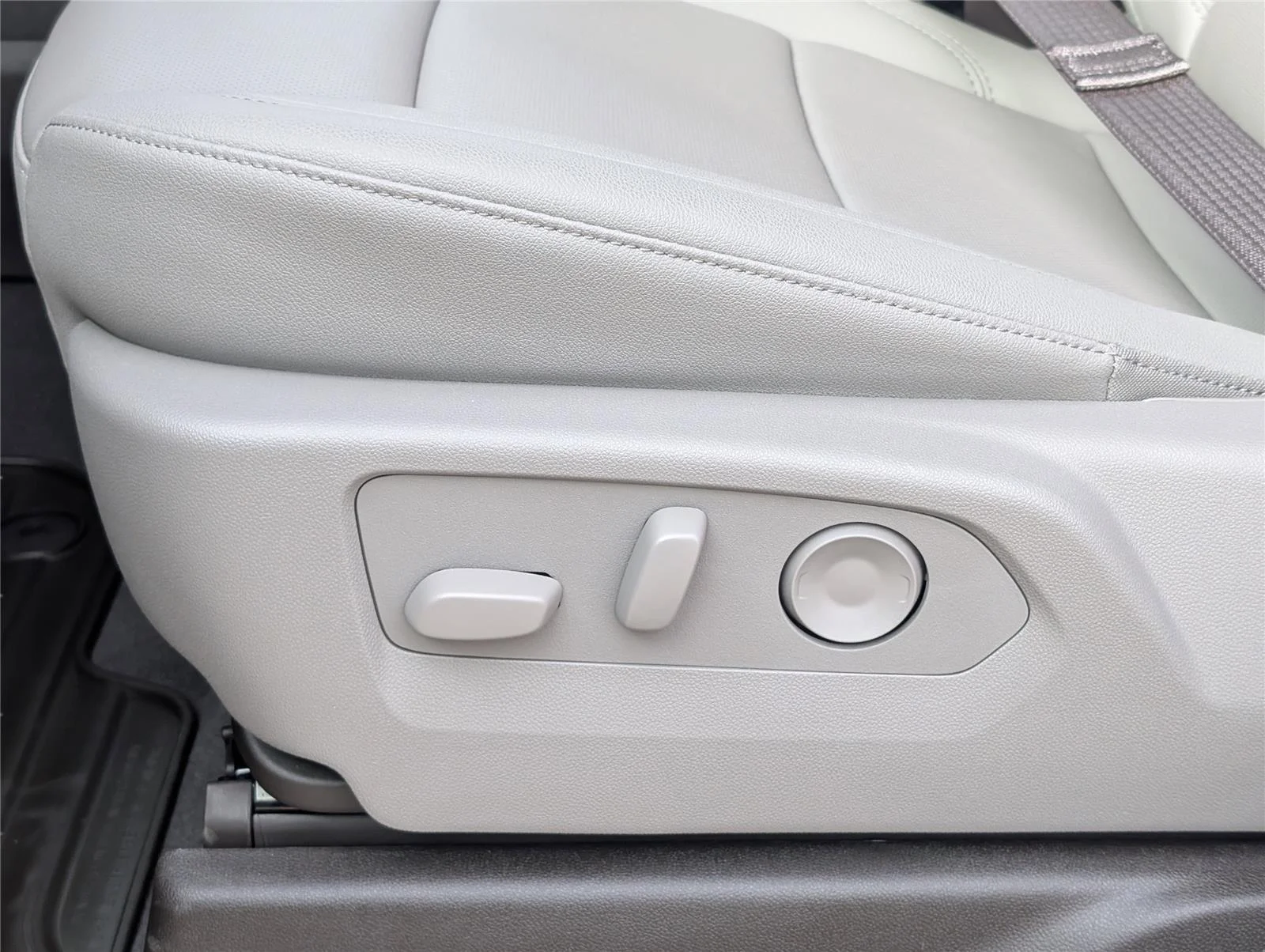 2026 Chevrolet Silverado 1500 LTZ - Photo 30