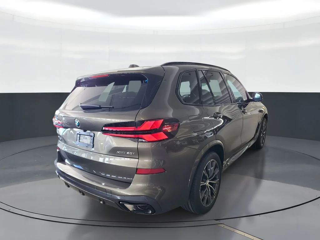 New 2026 Manhattan Green Metallic BMW xDrive40i image 3