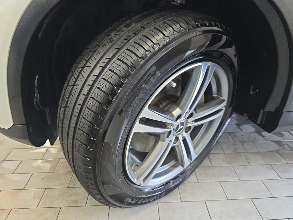Used 2021  Mercedes-Benz GLC 300 image 33