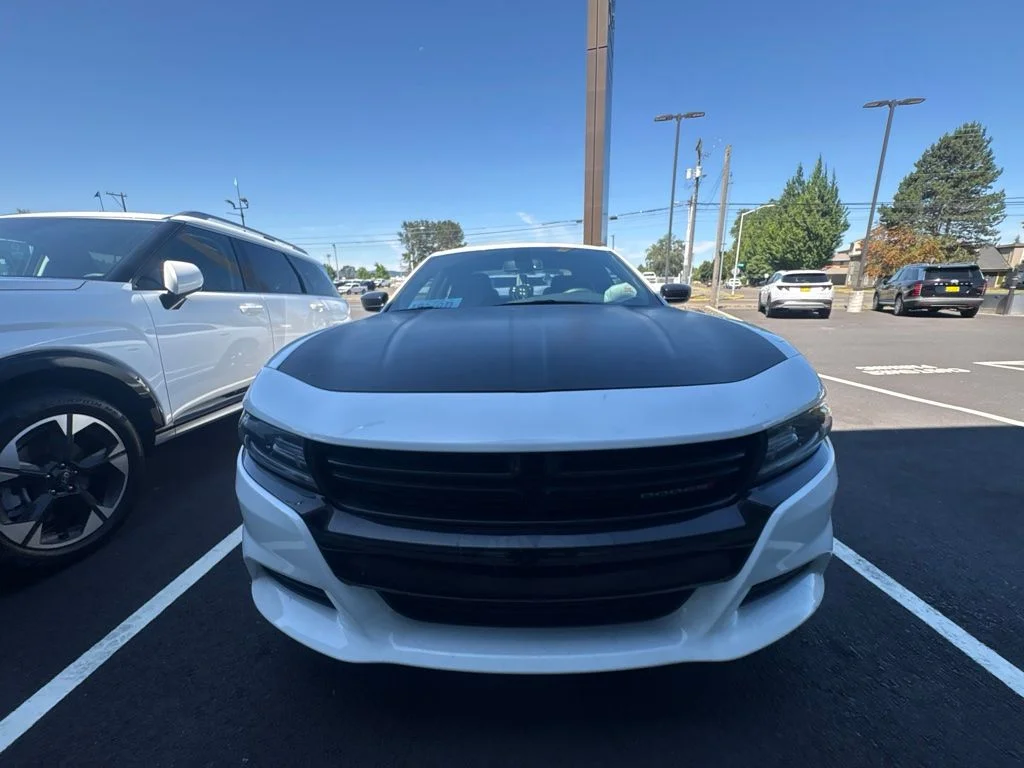 Used 2021 White Dodge SXT image 9