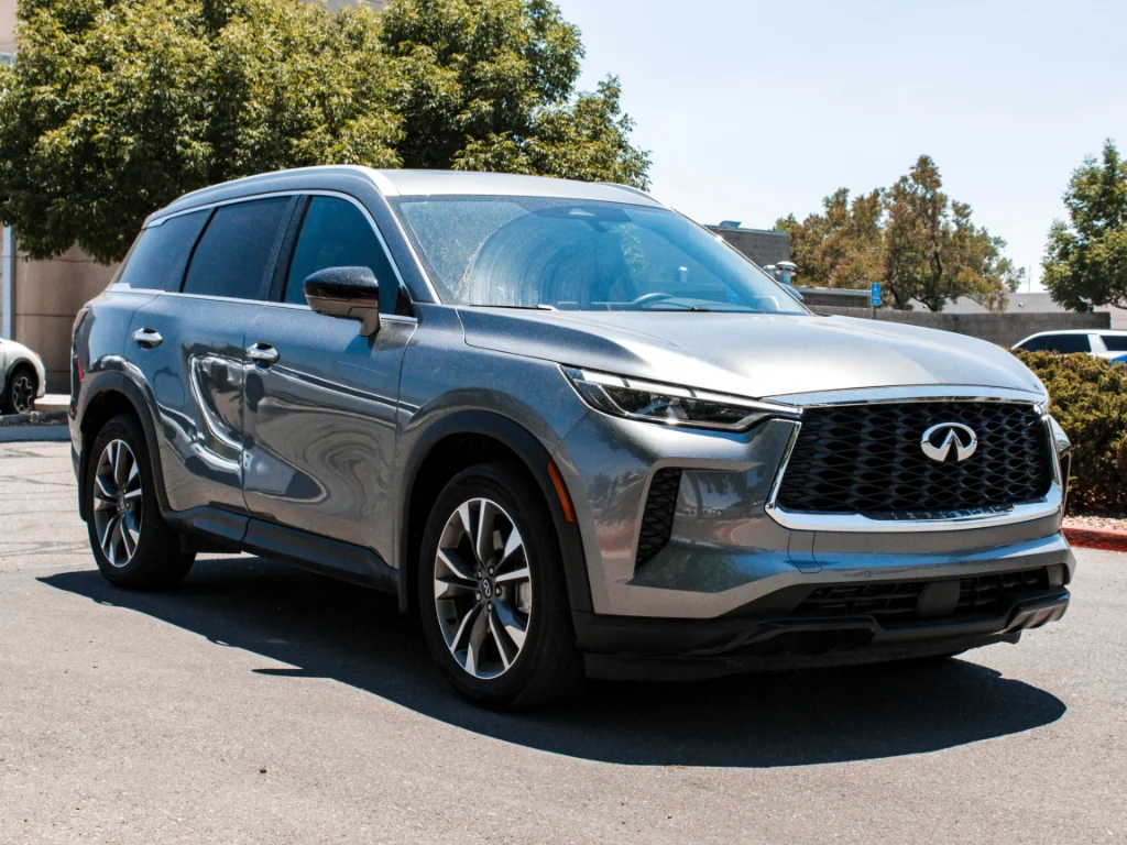 Used 2025 Graphite Shadow INFINITI LUXE image 3