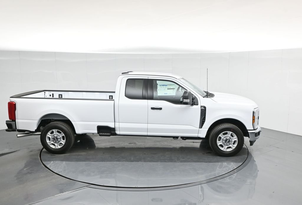New 2026 Oxford White Ford XLT image 38