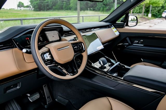 New 2026  Land Rover Dynamic SE image 2