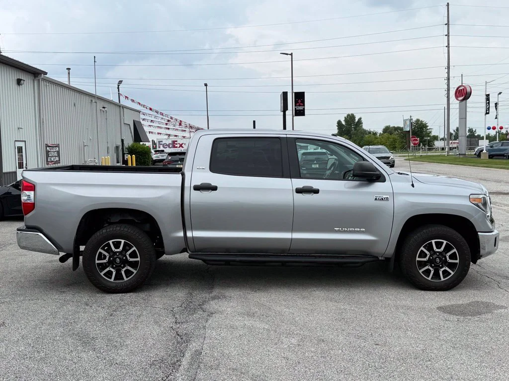 2018 Toyota Tundra SR5 - Photo 9