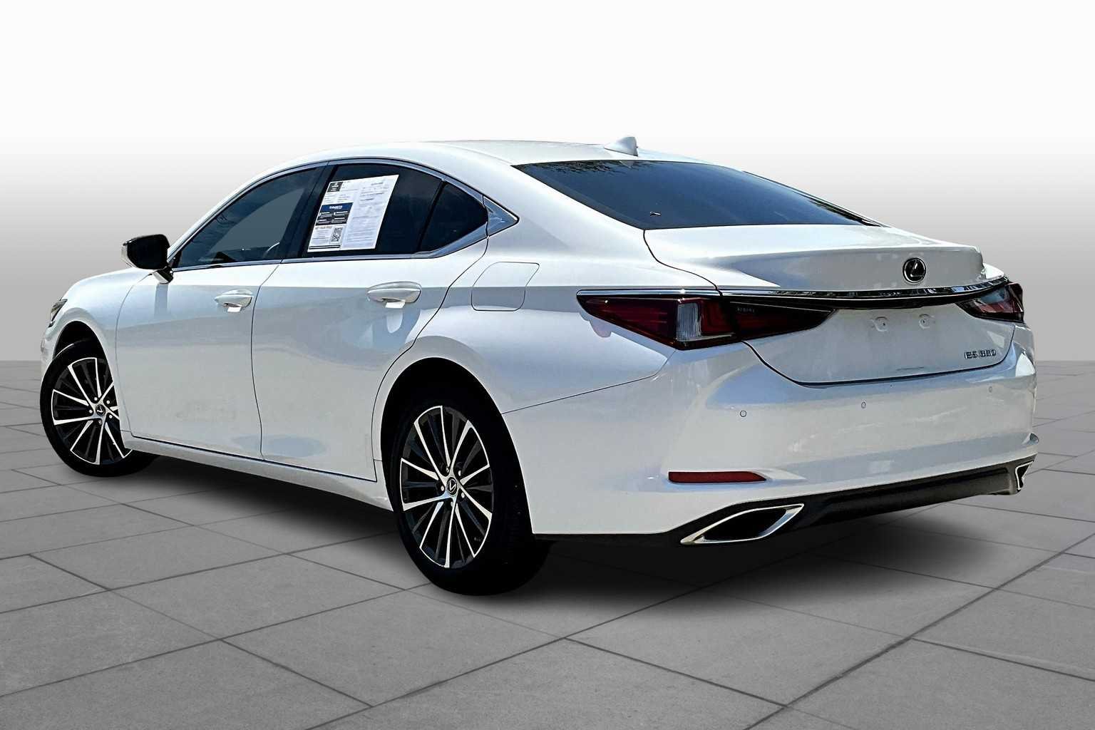 Used 2022 Eminent White Pearl Lexus  image 12