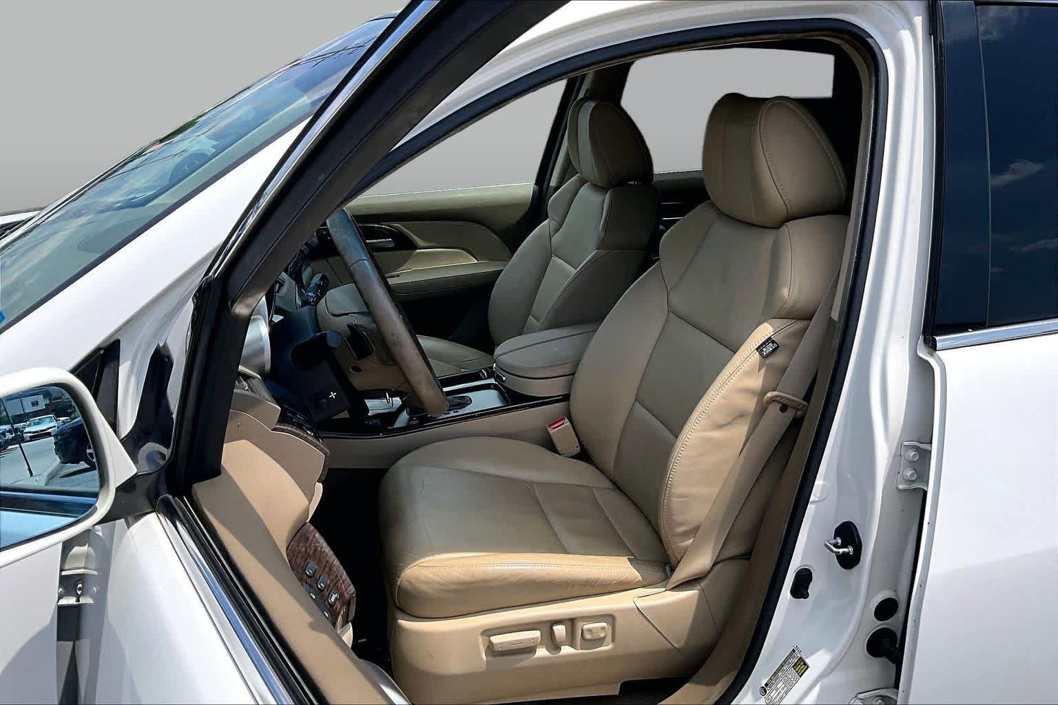 Used 2012 Aspen White Pearl II Acura Tech/Entertainment Pkg image 7