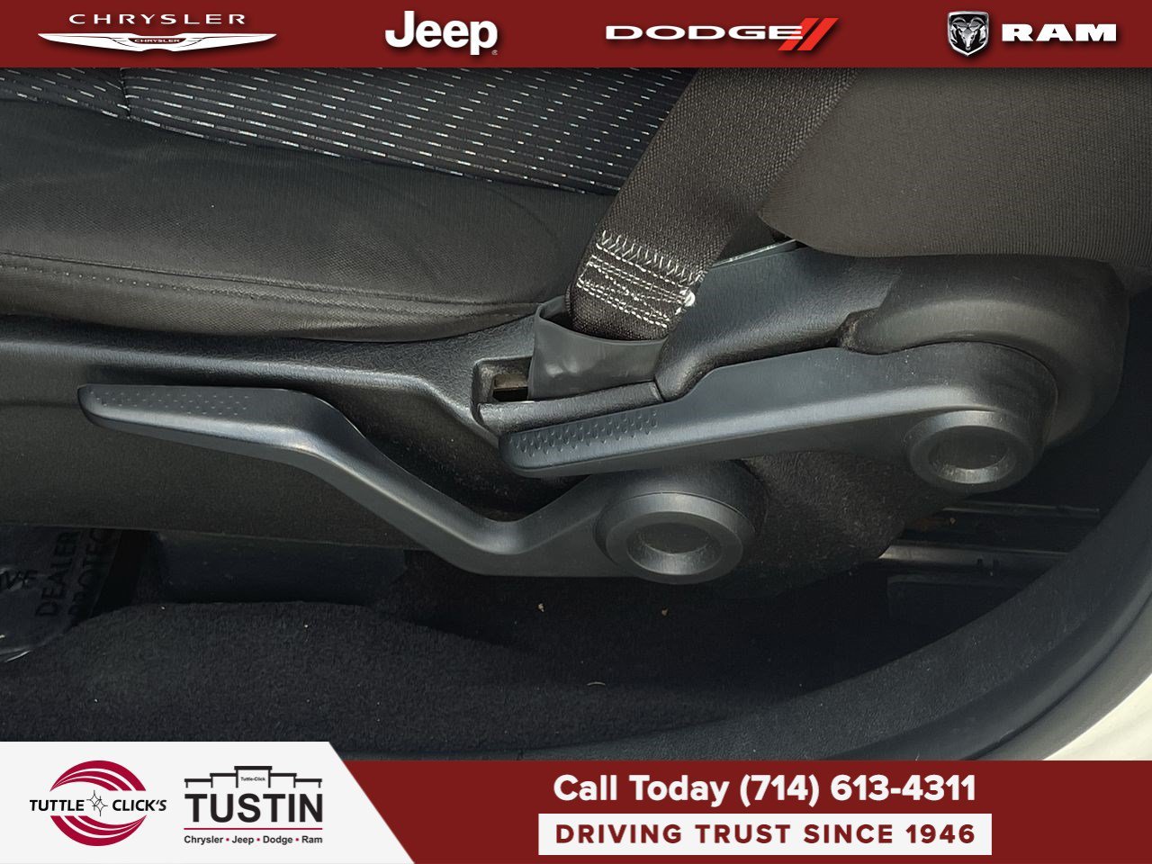 Used 2019 White Noise Tri-Coat Dodge SE image 33