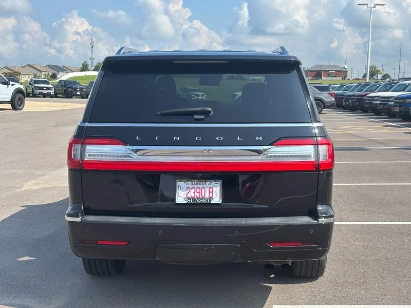 Used 2021 Black Lincoln Reserve image 4