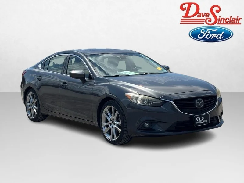 Used 2014  Mazda i Grand Touring image 4