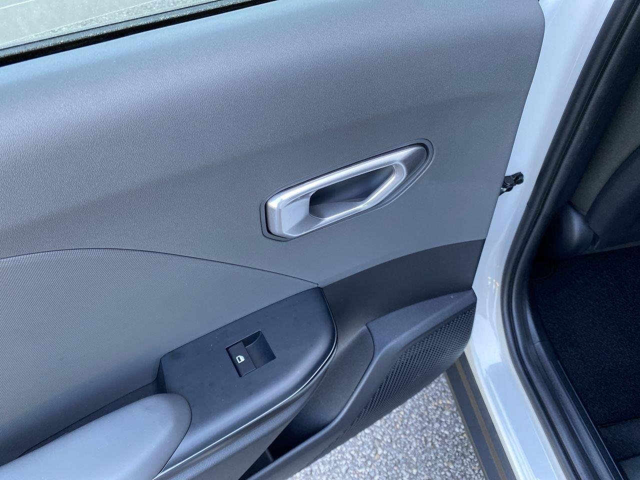 New 2026 Snow White Pearl Kia LXS image 21