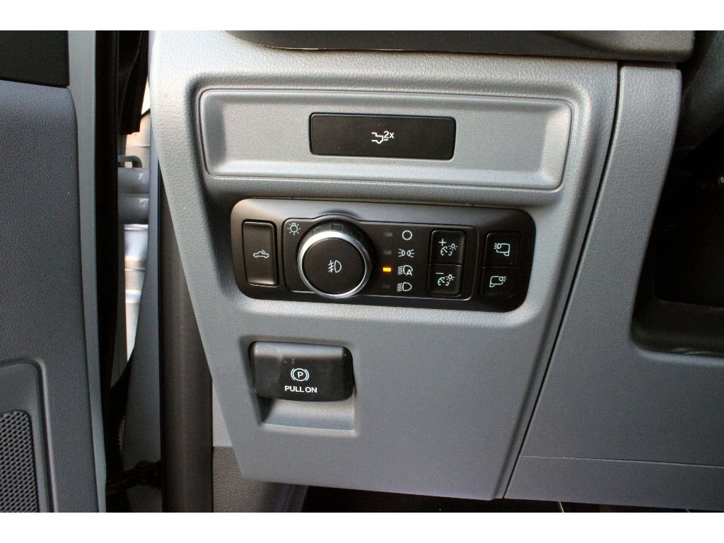 New 2026 Oxford White Ford XLT image 4