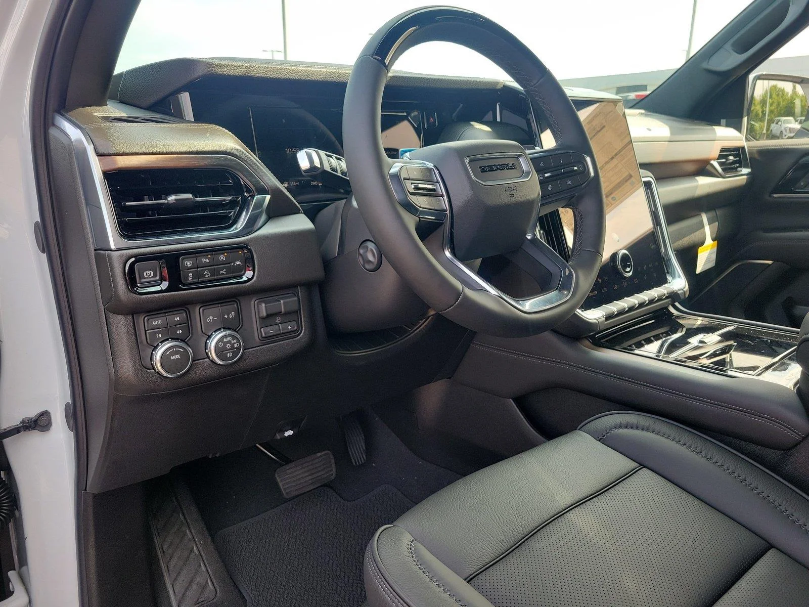 2026 GMC Yukon Denali - Photo 18