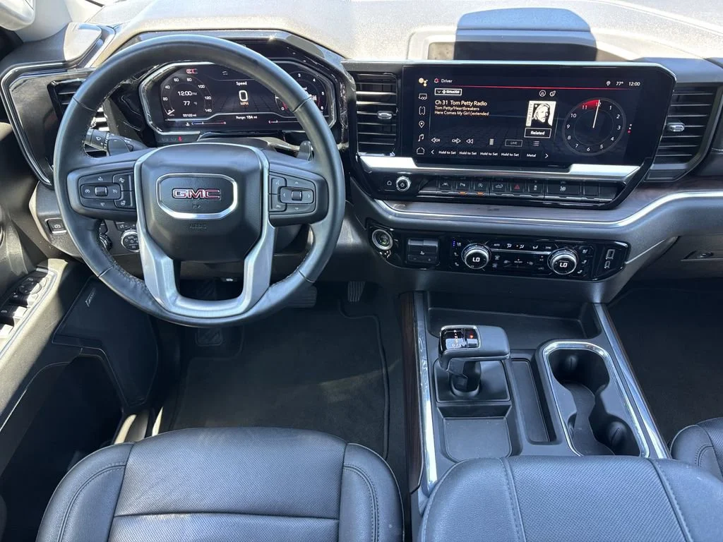 Used 2024 Onyx Black GMC SLT image 3
