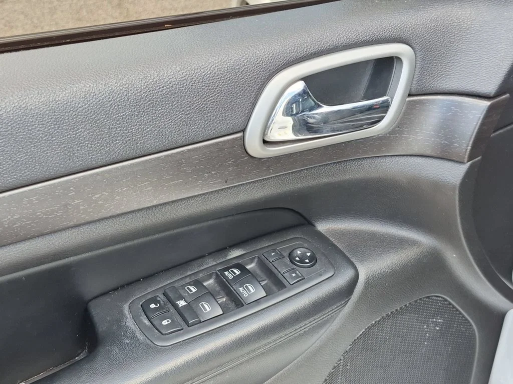Used 2018 White Jeep Altitude image 11