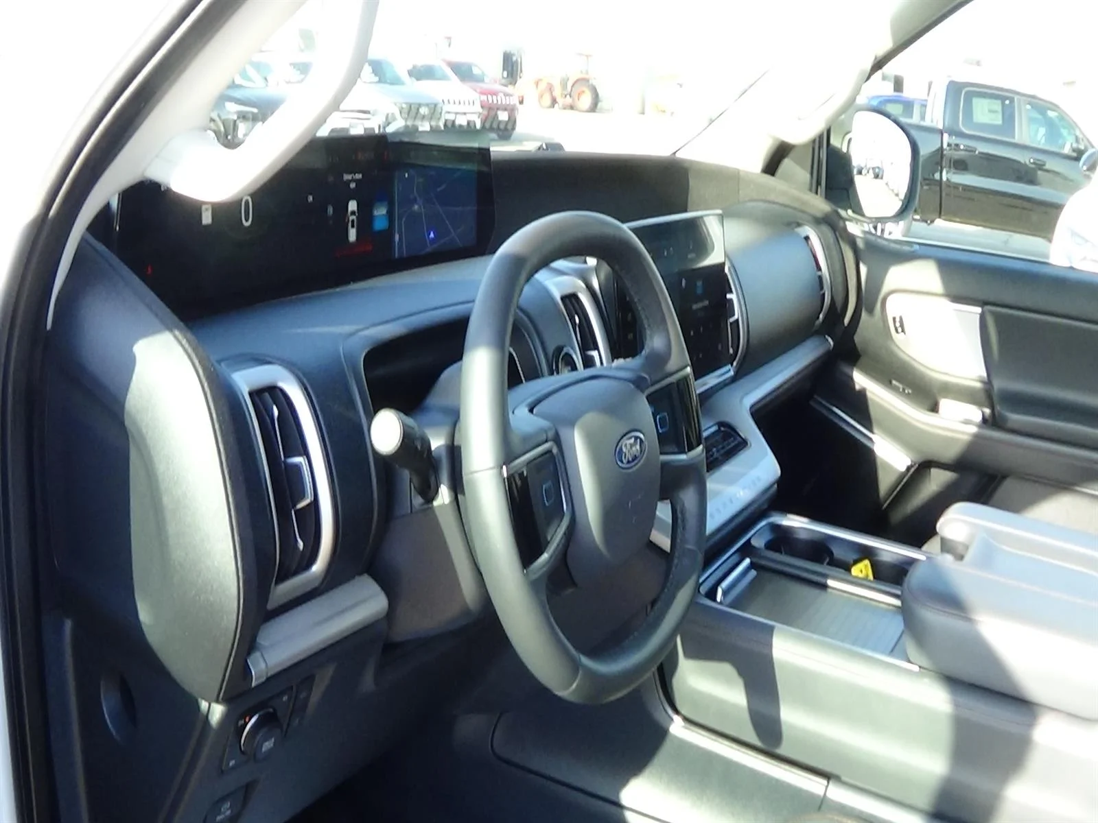 Used 2025 Oxford White (yz) Ford Active image 18