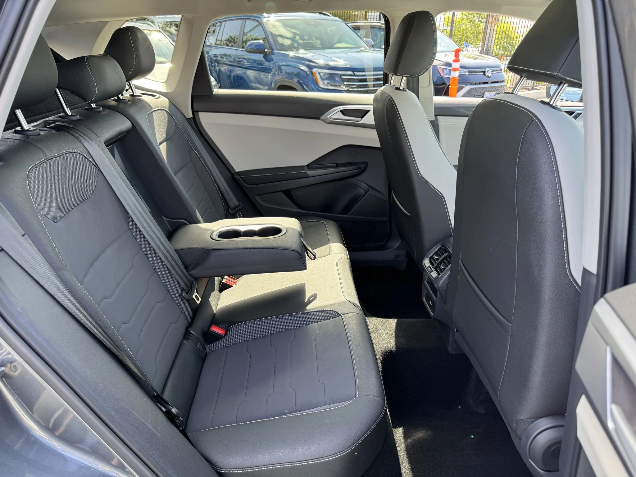 Used 2025 Platinum Gray Metallic Volkswagen SE image 32