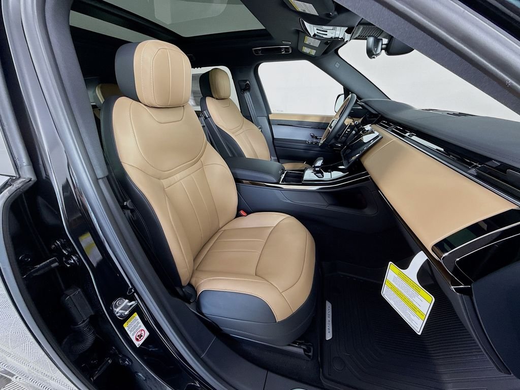 New 2026 Santorini Black Land Rover Dynamic SE image 29