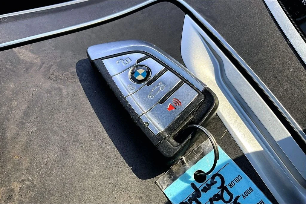 Used 2022 Gray BMW sDrive40i image 10