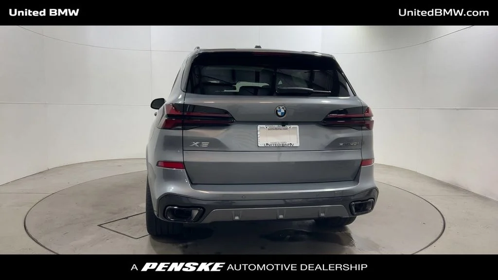 Used 2026 Skyscraper Grey Metallic BMW sDrive40i image 7