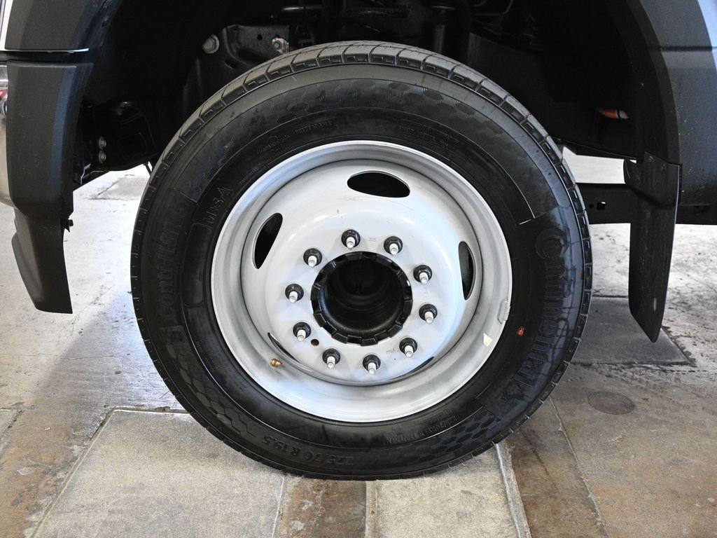 2025 Ford F-550 Super Duty Chassis Cab XL - Photo 25