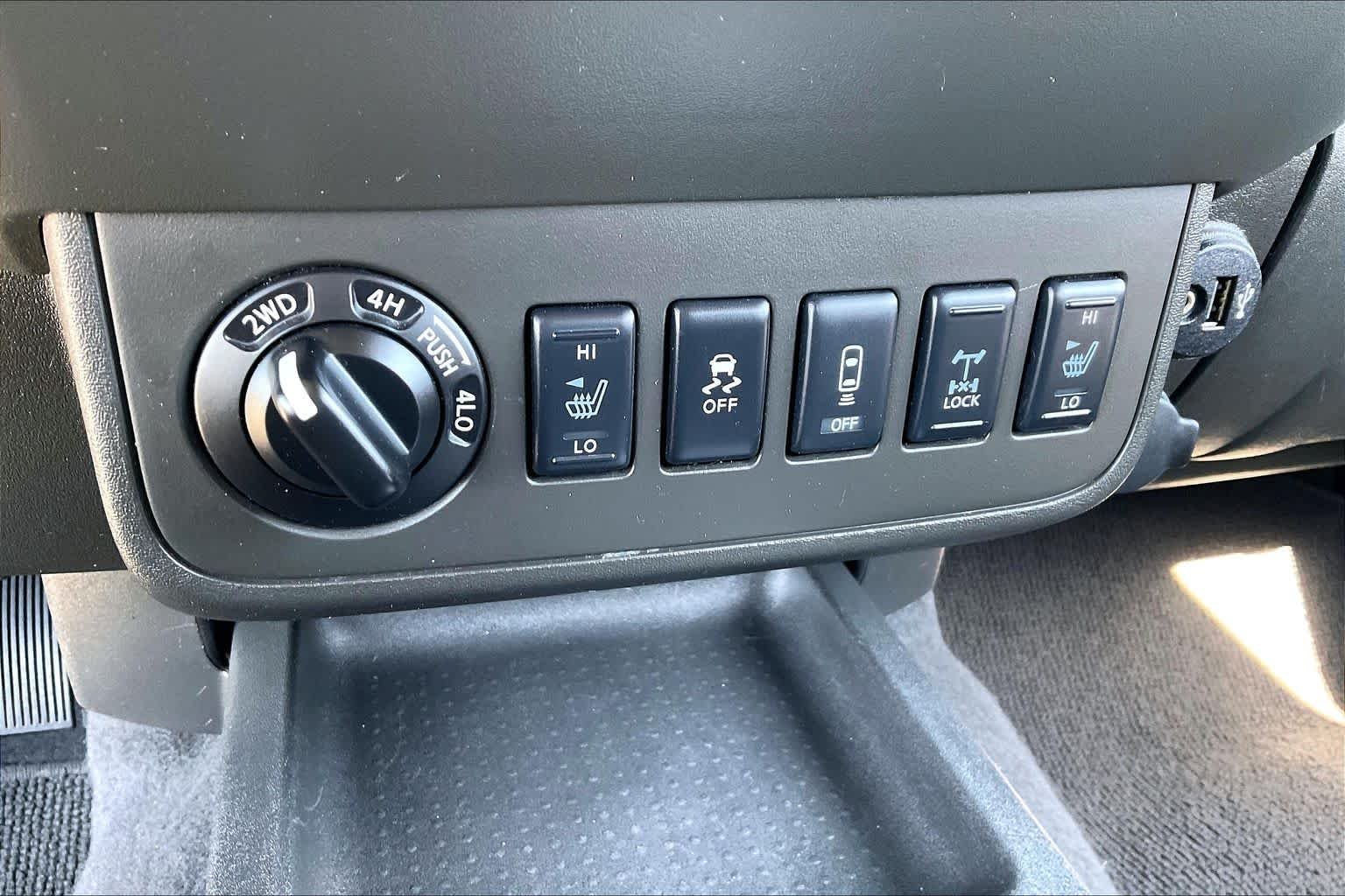 Used 2019 Brilliant Silver Metallic Nissan PRO-4X image 32