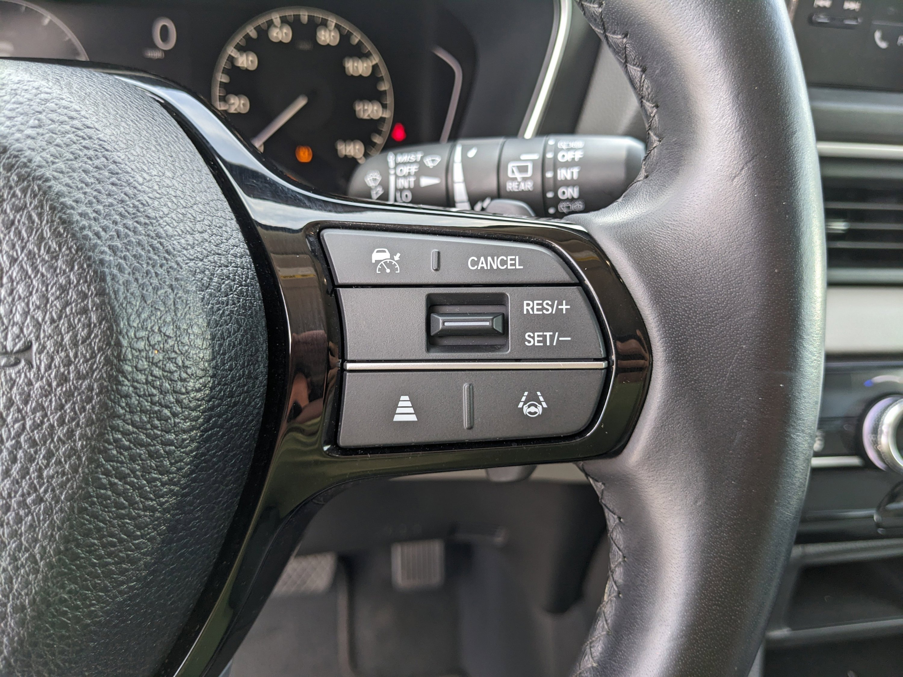 Used 2024 Silver Honda EX-L 8 Passenger image 37