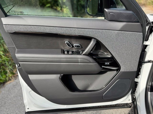 New 2027 Fuji White Land Rover SE image 8