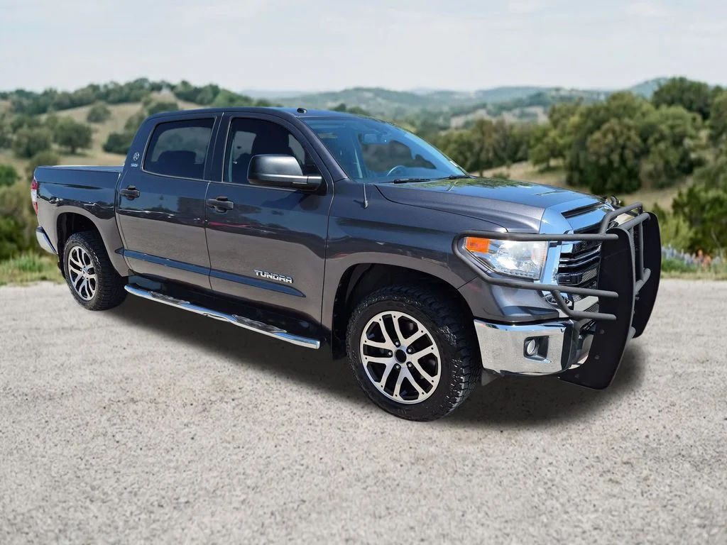 2017 Toyota Tundra SR5 4.6L Crew Max Short Bed's photo