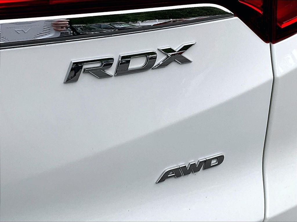 Used 2018  Acura Base image 30