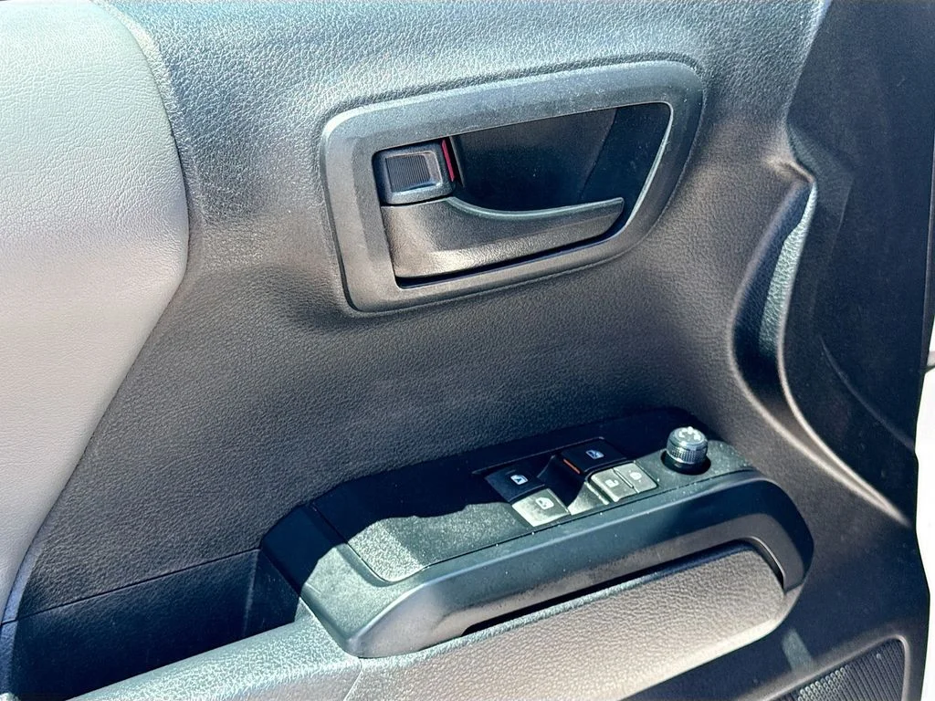 Used 2022 White Toyota SR image 18
