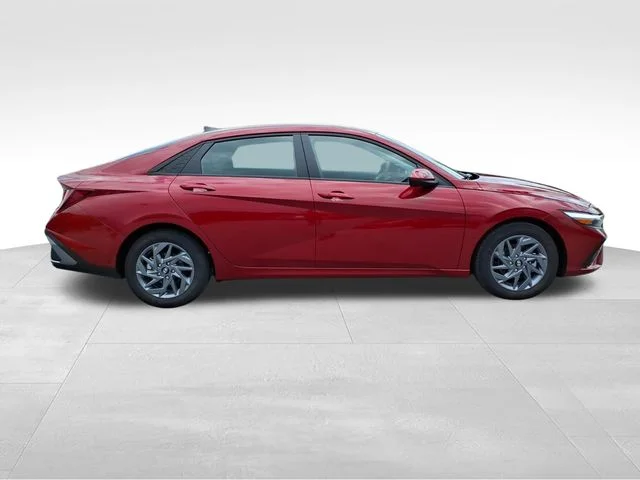 Used 2024 Red Hyundai SEL image 11