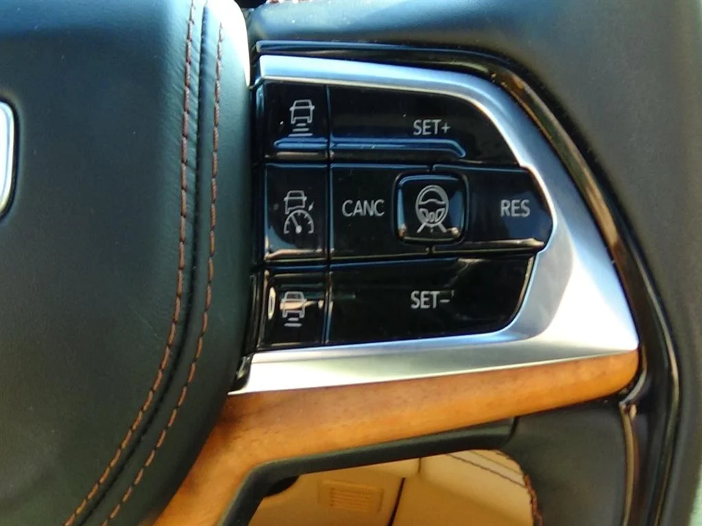 Used 2024 Bright White Clear Coat (pw7) Jeep Summit Reserve image 24