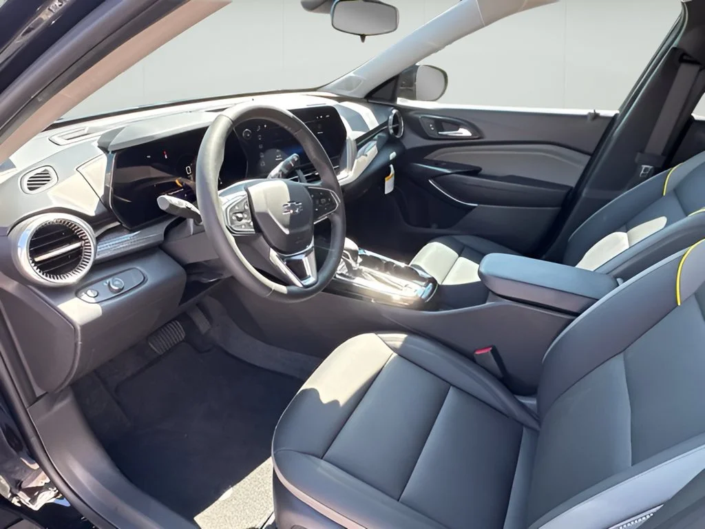 New 2026 Mosaic Black Metallic Chevrolet ACTIV image 8