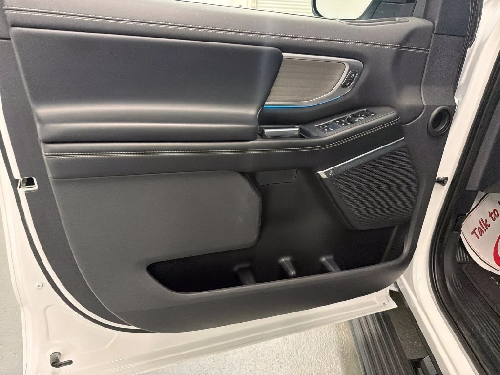 Used 2025 Oxford White Ford Platinum image 13