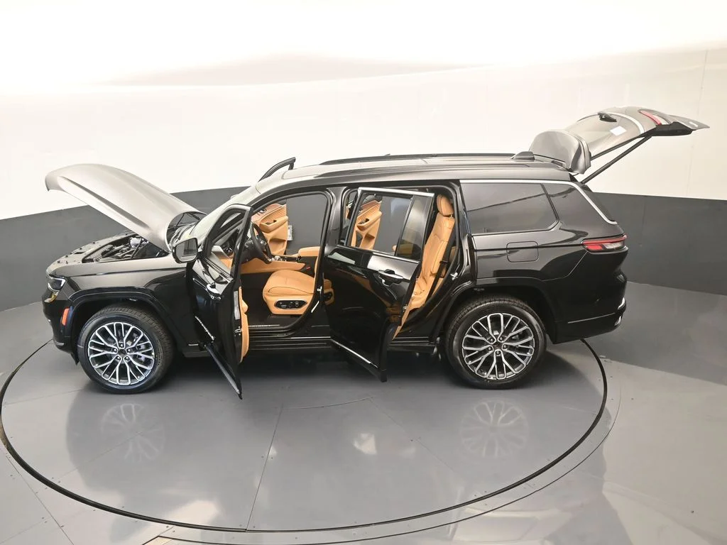 New 2025 Diamond Black Crystal Pearl-Coat Exterior Paint Jeep Summit image 65