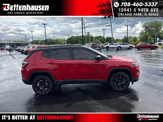 Used 2023 Red Jeep Latitude image 5