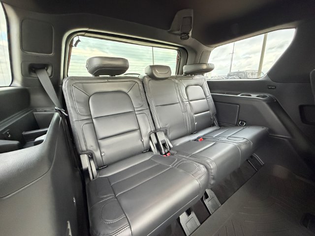 Used 2023 Black Lincoln Reserve image 17