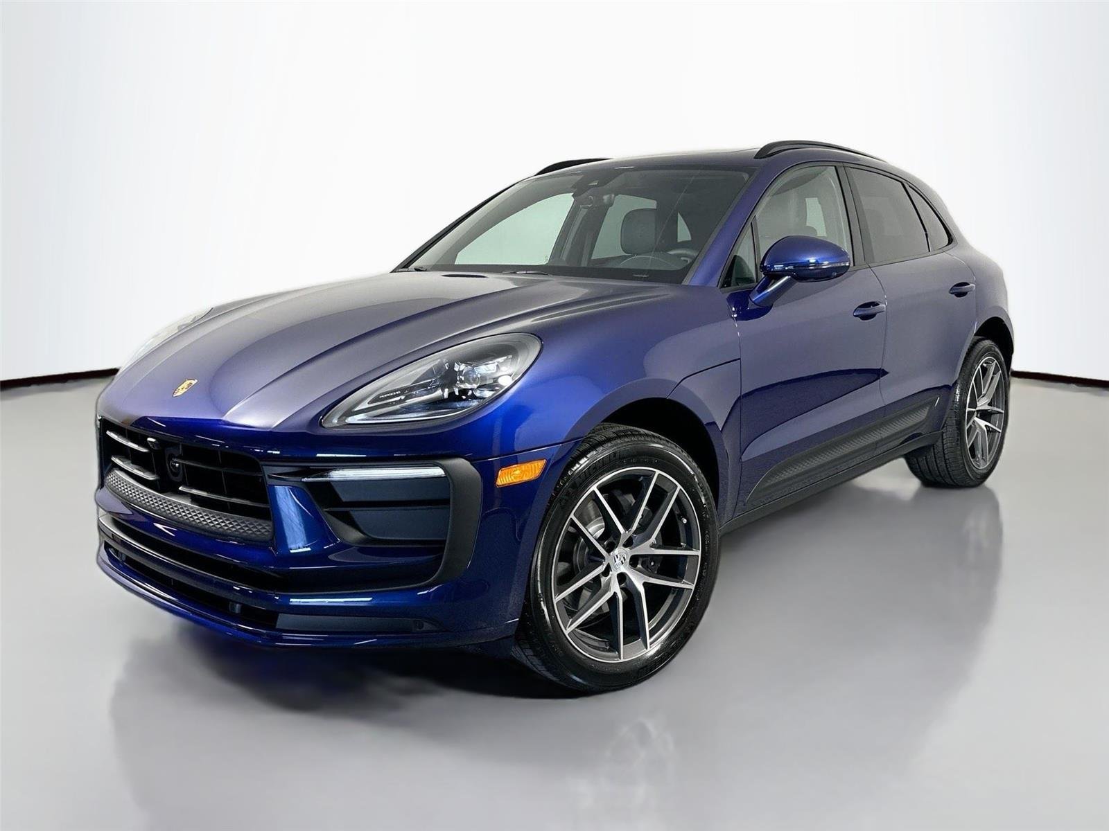 2025 Porsche Macan -'s photo