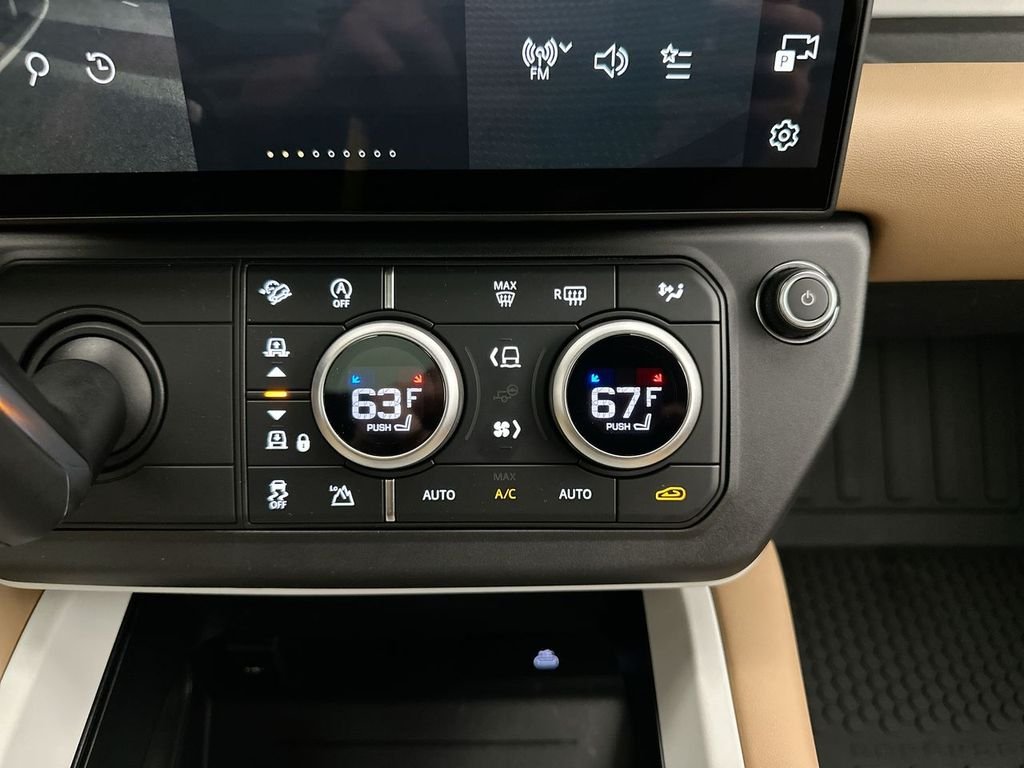 New 2026 Woolstone Green Land Rover X-Dynamic SE image 13