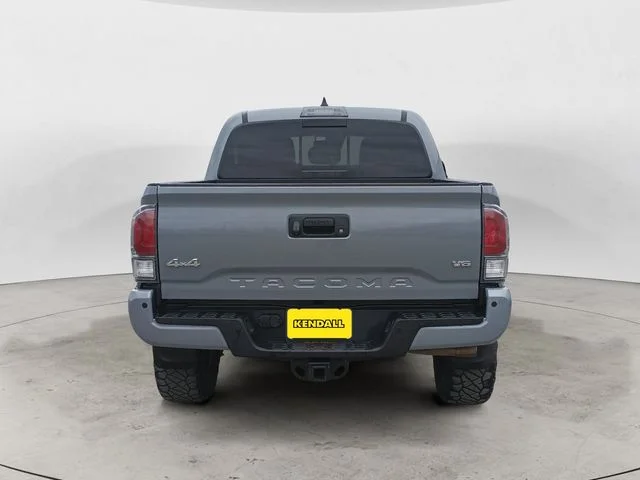 Used 2021  Toyota Limited image 4