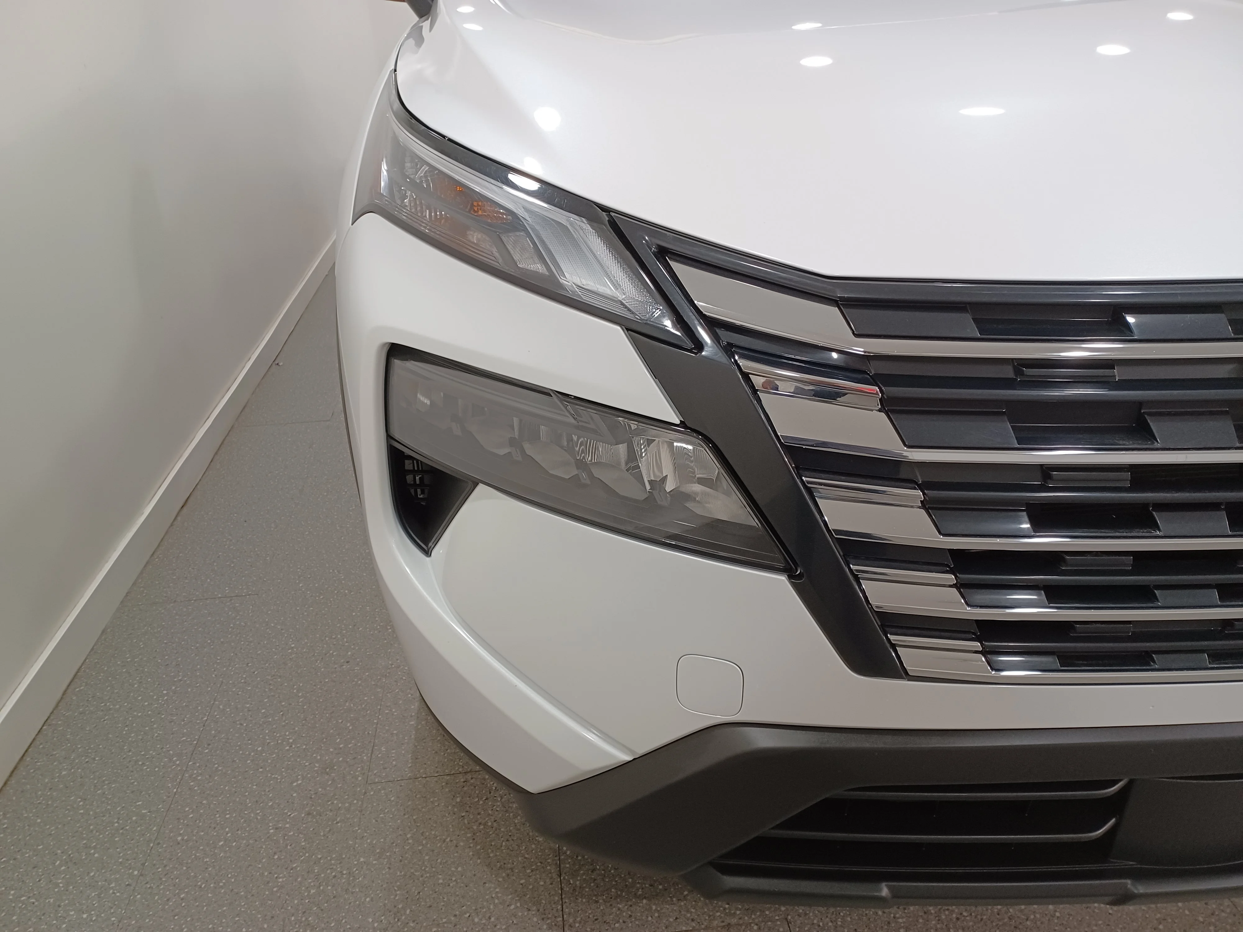 Certified Used 2025 Everest White Tricoat Pearl Nissan SV*Adaptive Cruise | Remote Start | Htd Seats | Pano Roof | Htd Wheel | Blind Spot Detection image 4